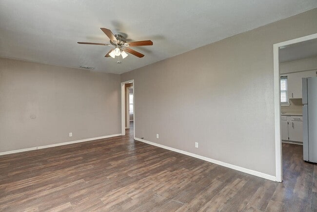 Foto del edificio - 10921 Shady Ln