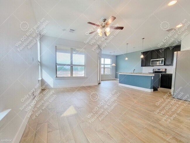 Foto del edificio - 3 br, 2.5 bath House - 521 High Tech Dr A ...