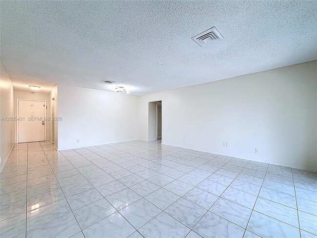 Building Photo - 8900 W Sample Rd