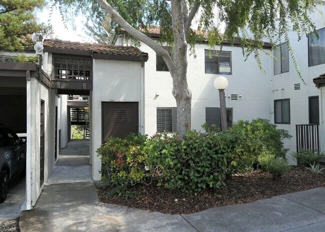 Building Photo - RESORT STYLE CONDO WITH ALL THE AMENITIES,...