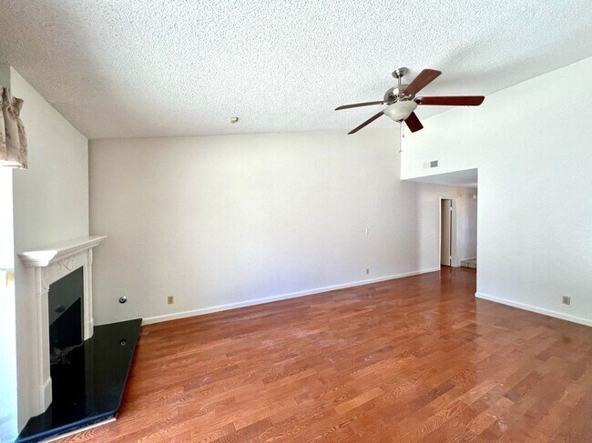 Foto del edificio - Beautiful 4 Bedroom Single Family Home for...