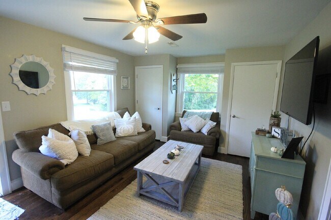 Foto del edificio - Fantastic, renovated 3BR/2BA Cottage in Ma...