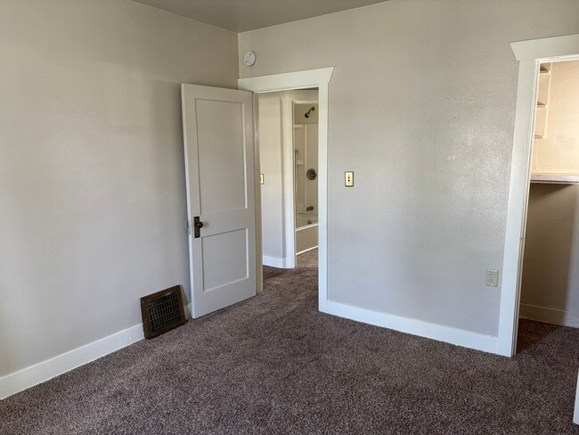 Building Photo - 42 E Rich Ave