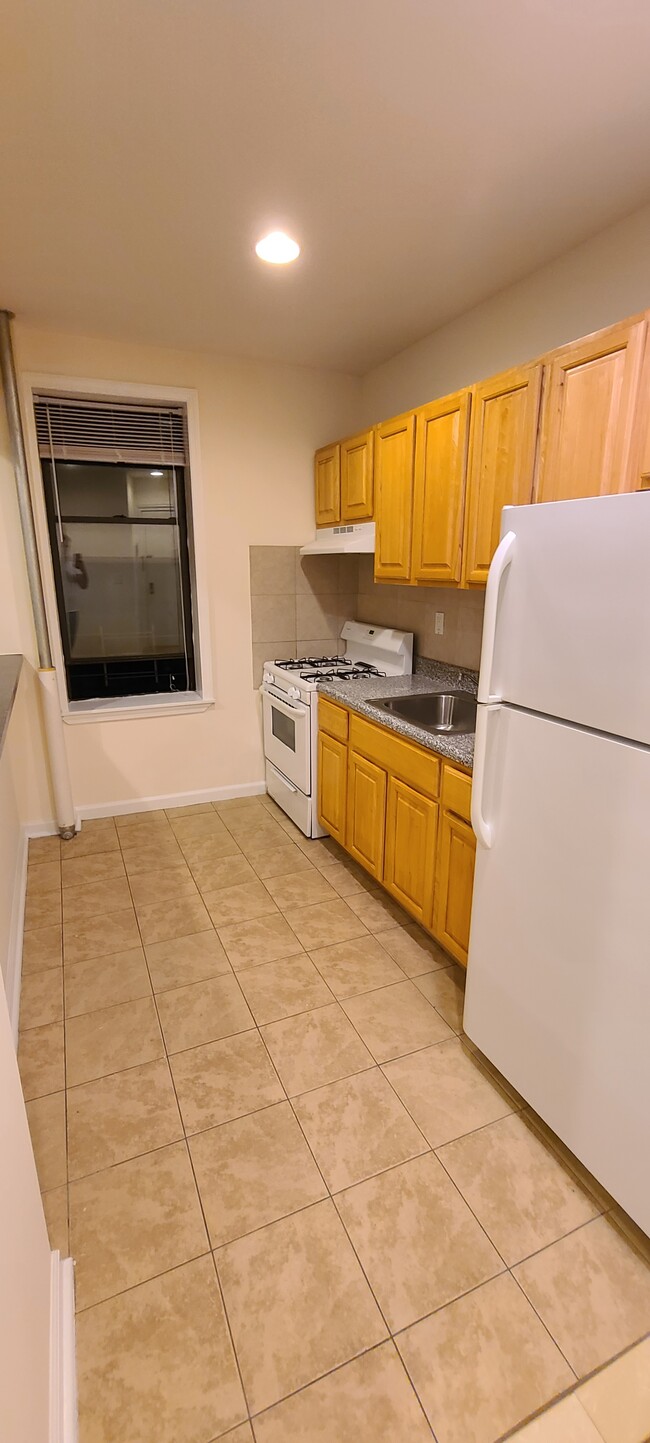 Building Photo - 565 85th St