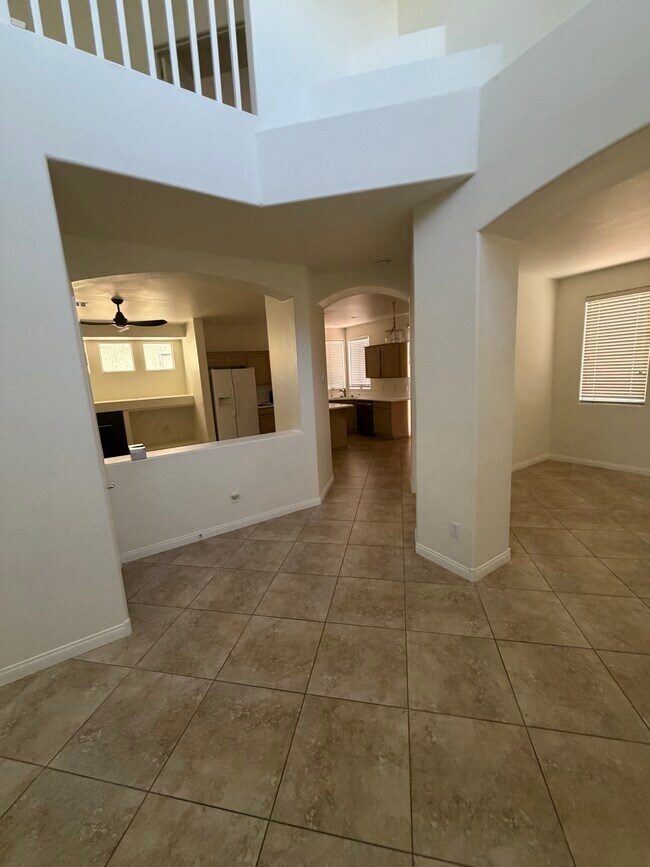 Foto del edificio - 1656 Warrenville St