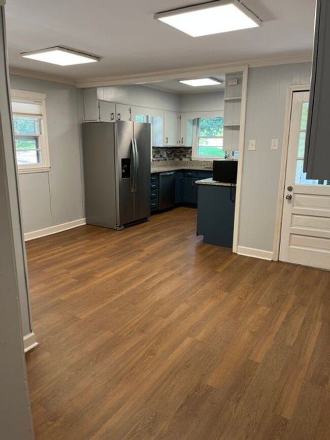 Building Photo - Welcome to your next home!