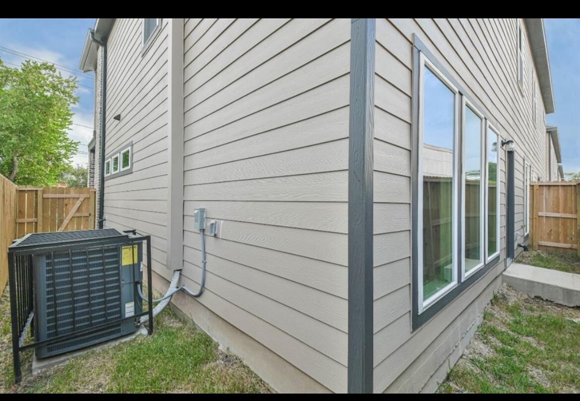 Building Photo - 4681 Bellfort Ave