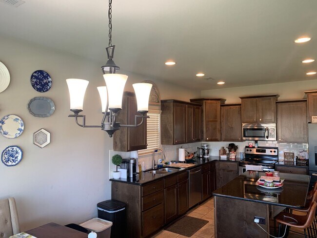Building Photo - Large 3Bedroom 2 Bathroom for Rent in Bent...