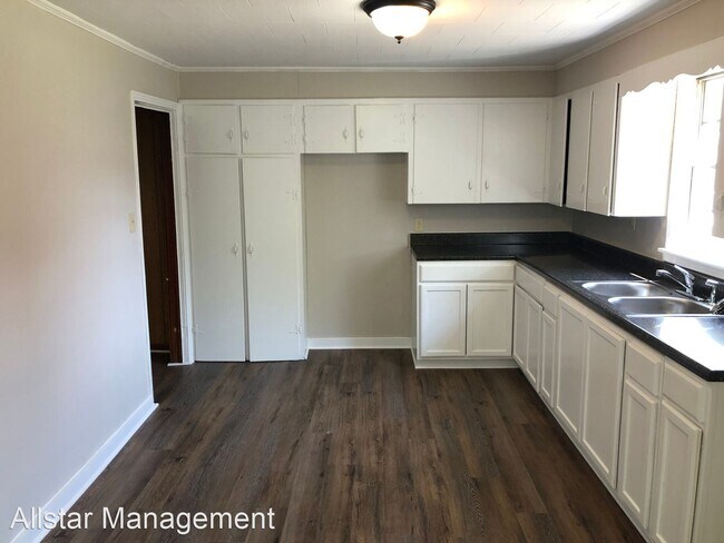 Building Photo - 2 br, 1 bath House - 213 Van Voris St.