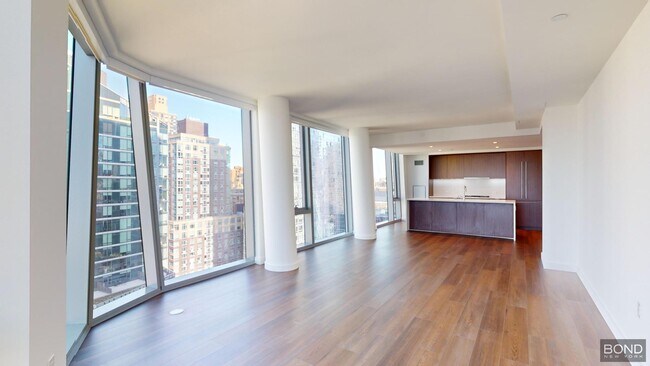 Building Photo - 635 W 59th St