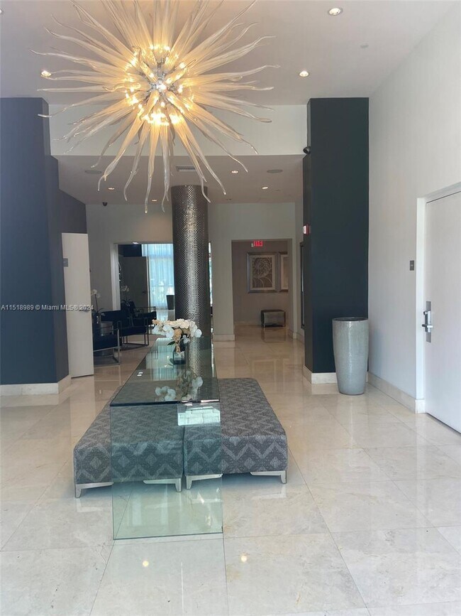Foto del edificio - 7935 East Dr