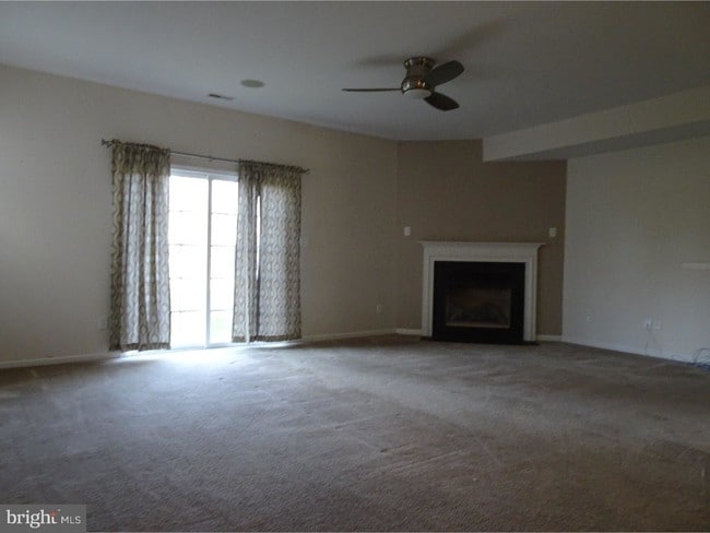 Building Photo - 204 Camerton Ln
