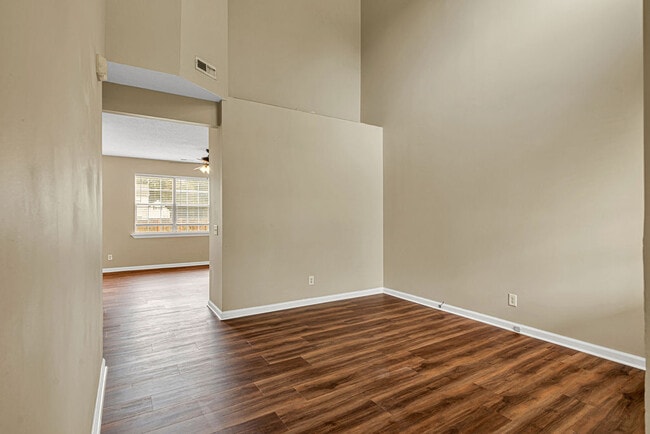 Foto del edificio - 106 Briar Hollow Dr