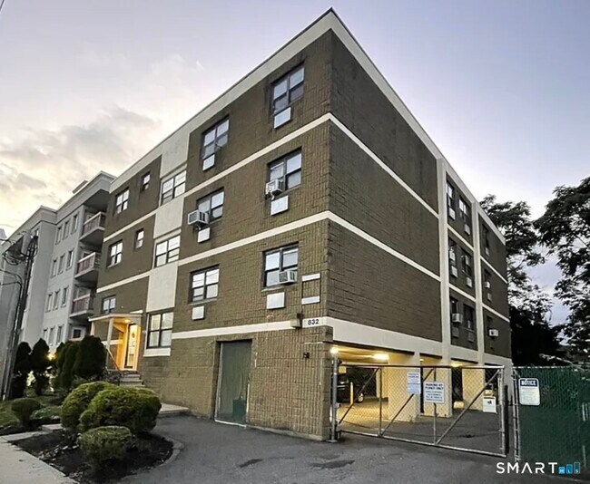 Building Photo - 832 Atlantic St