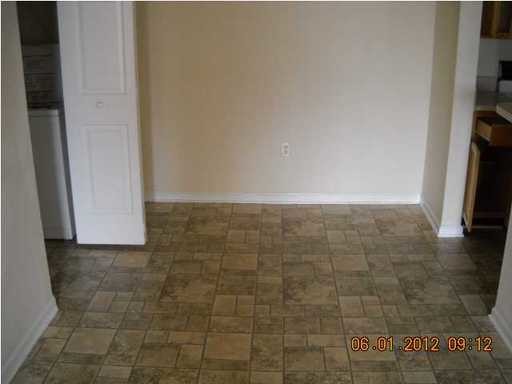 Building Photo - Great 2 Bedroom Unit in Indian Lake