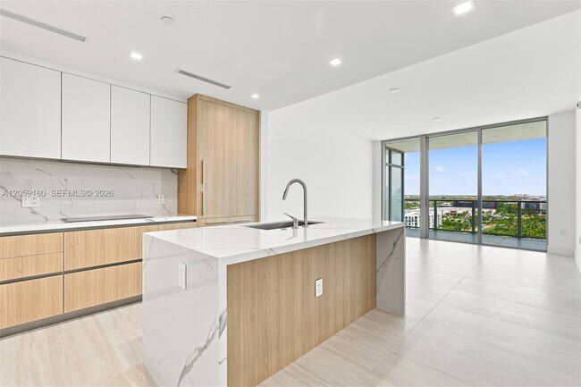 Building Photo - 2411 Laguna Cir