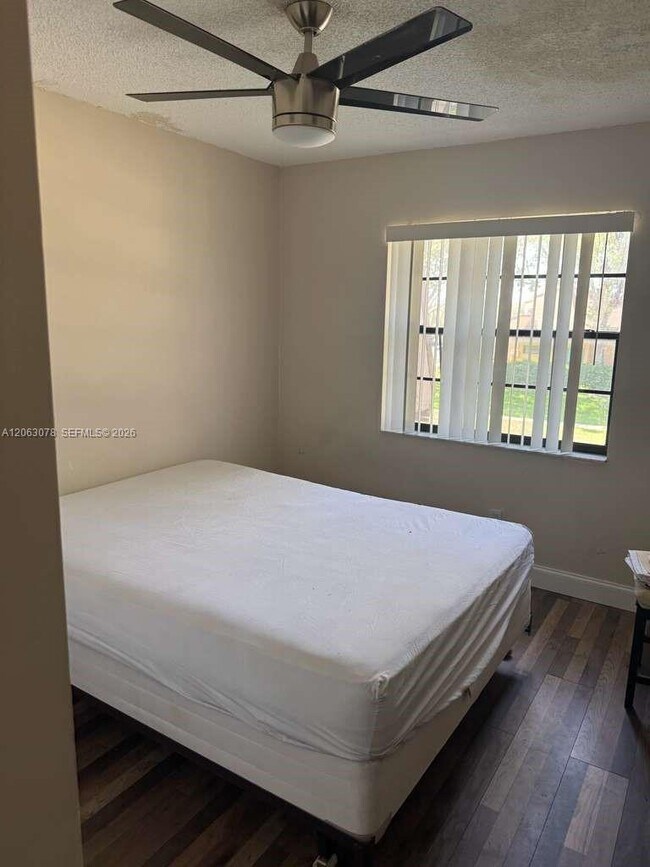 Foto del edificio - 3675 NW 94th Ave