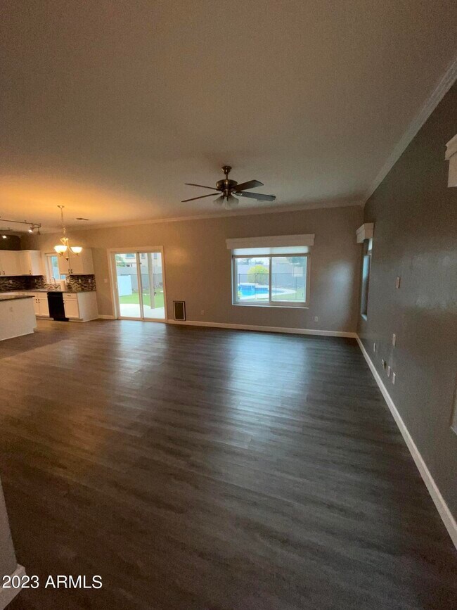 Foto del edificio - 17243 W Maui Ln