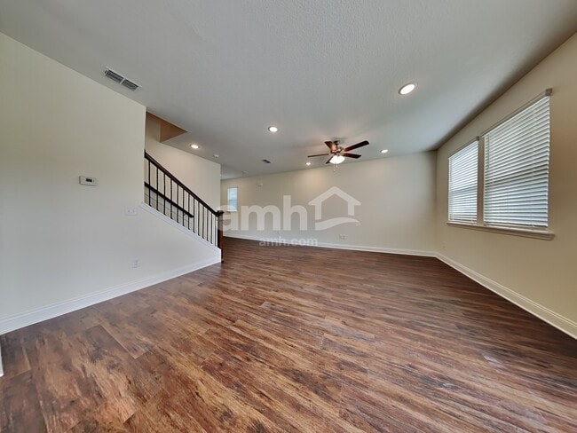 Building Photo - 425 Onate Circle