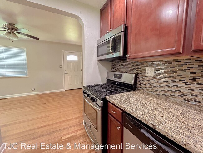 Building Photo - 3 br, 2.5 bath House - 3050 Locust Street