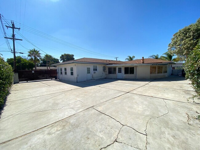 Foto del edificio - 5754 Dorothy Dr