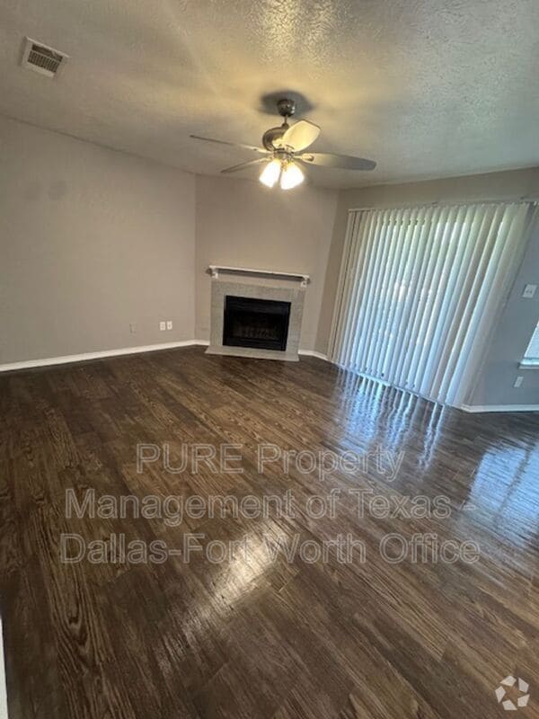 Building Photo - 806-104 Castleglen Dr