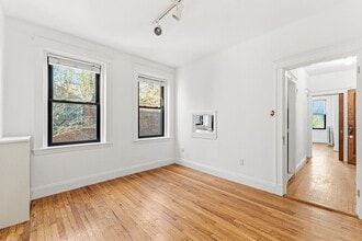 Building Photo - 39 Glenville Ave