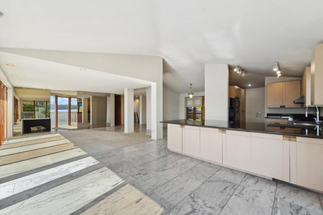 Building Photo - 4 bedroom in Seattle WA 98040