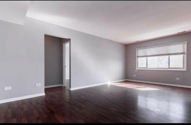 Foto del edificio - 7819 S South Shore Dr