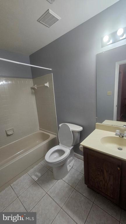 Building Photo - 12131 Salemtown Dr