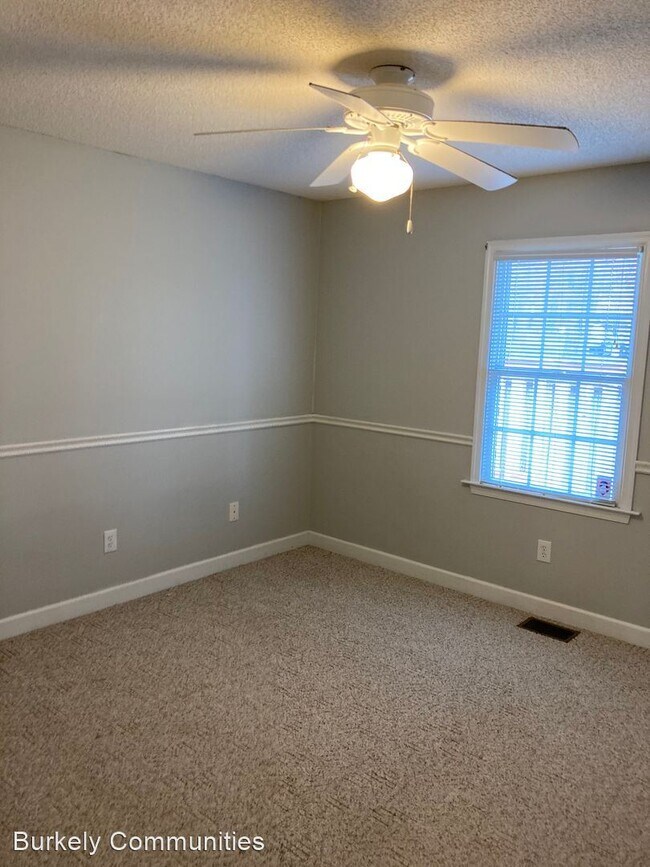 Building Photo - 3 br, 2 bath House - 407 Meadowood St.