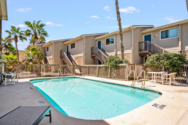 Foto del edificio - 15209 Leeward Dr