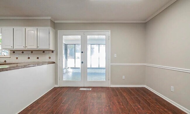 Building Photo - 6831 Fairways Dr