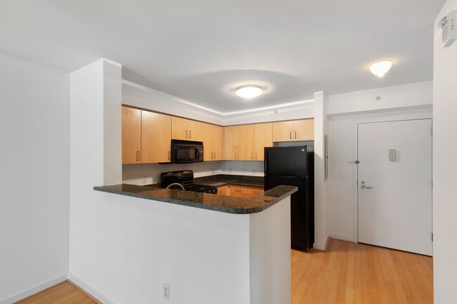 Foto del edificio - Cozy 1 Bedroom Condo in Navy Yard!