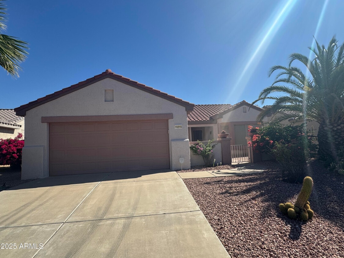 Foto principal - 16216 W Mountain Pass Dr