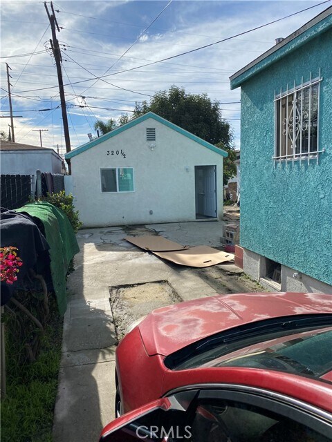 Building Photo - 320 W 91st Pl