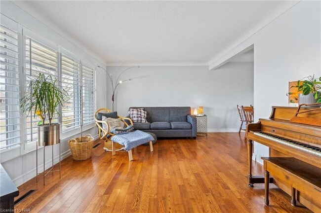 Building Photo - 90 Rochelle Dr