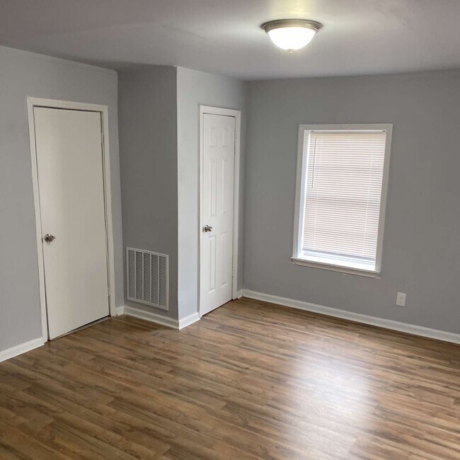 Building Photo - 934 Motley St