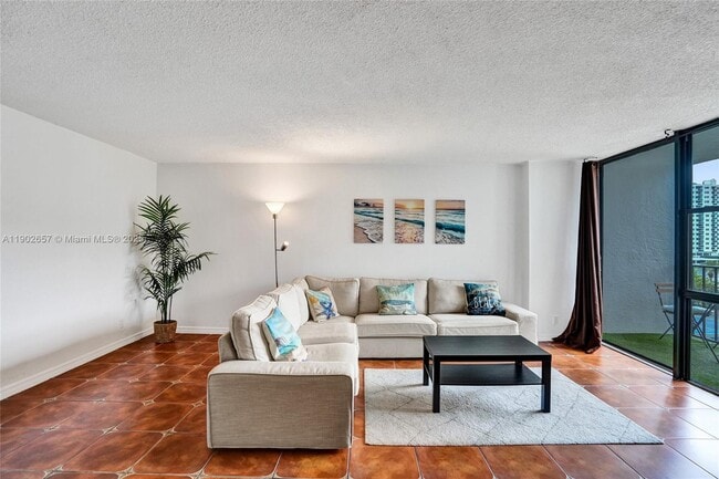 Foto del edificio - 1000 Parkview Dr
