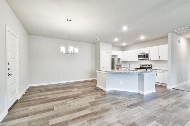 Foto del edificio - 9800 Grosbeak Ln