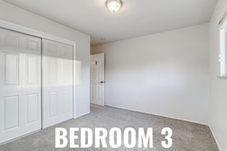 Building Photo - 2860 S Golden Way