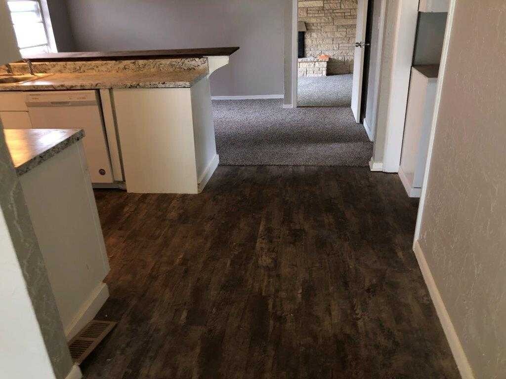 Primary Photo - 4 bed garage conversion, mock fireplace, l...