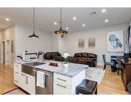 Foto del edificio - 593 Somerville Ave