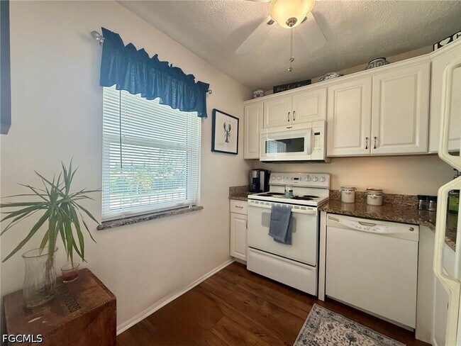 Building Photo - 1580 Pine Valley Dr
