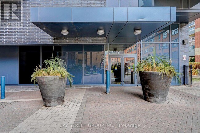Photo du bâtiment - 478-478 King St W