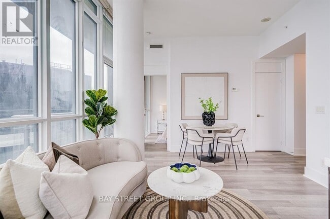 Photo du bâtiment - 32 Davenport Rd