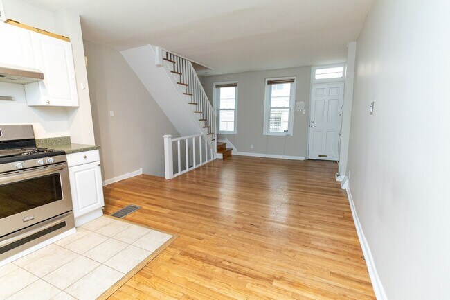 Foto del edificio - Charming 2 Bedroom 1 bath Row near Rittenh...