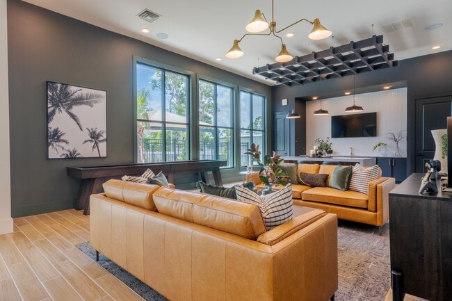 Building Photo - Isla Palmetto