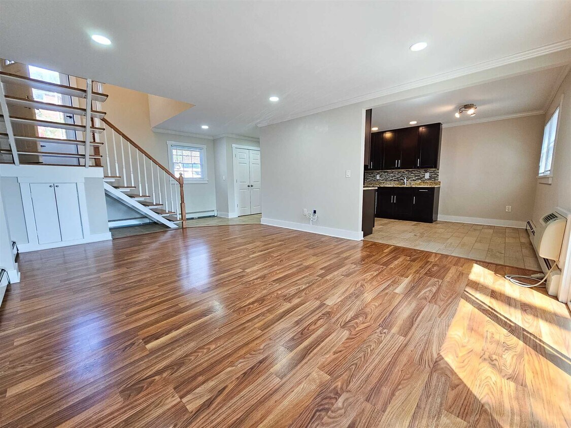 Primary Photo - 32 Alpine Dr
