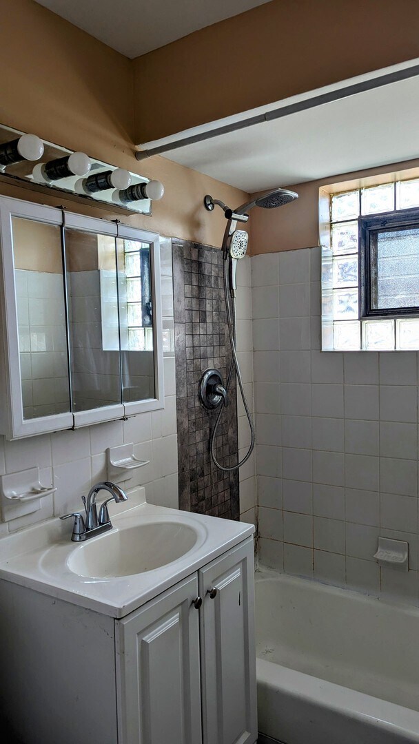 Foto del edificio - 406 E 109th St